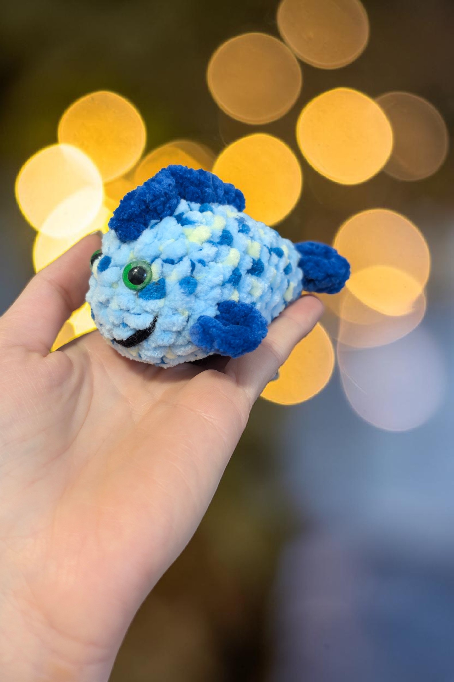 Mini rybka wzór szydełkowy