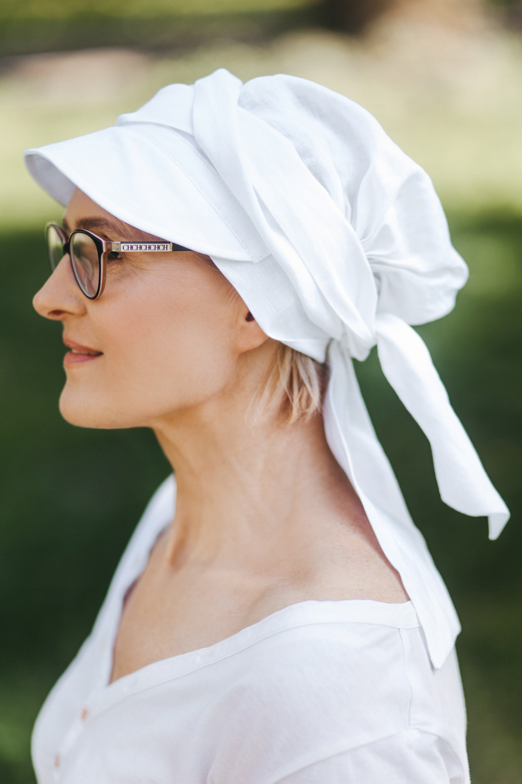 Lara z daszkiem biała len - 2