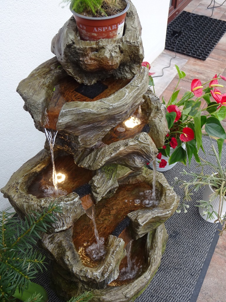 Fontanna Ogrodowa "Wodny Skalnik"